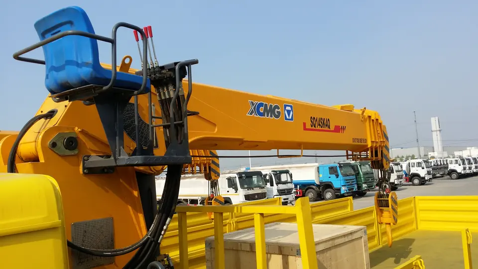 Sinotruk Howo Chassis 3-20 Ton Famous Brand Truck Mounted Crane ...